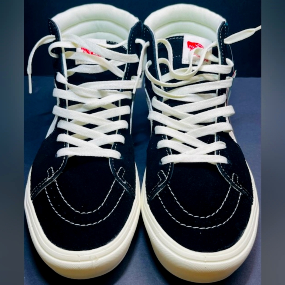 Van's fatal floral black